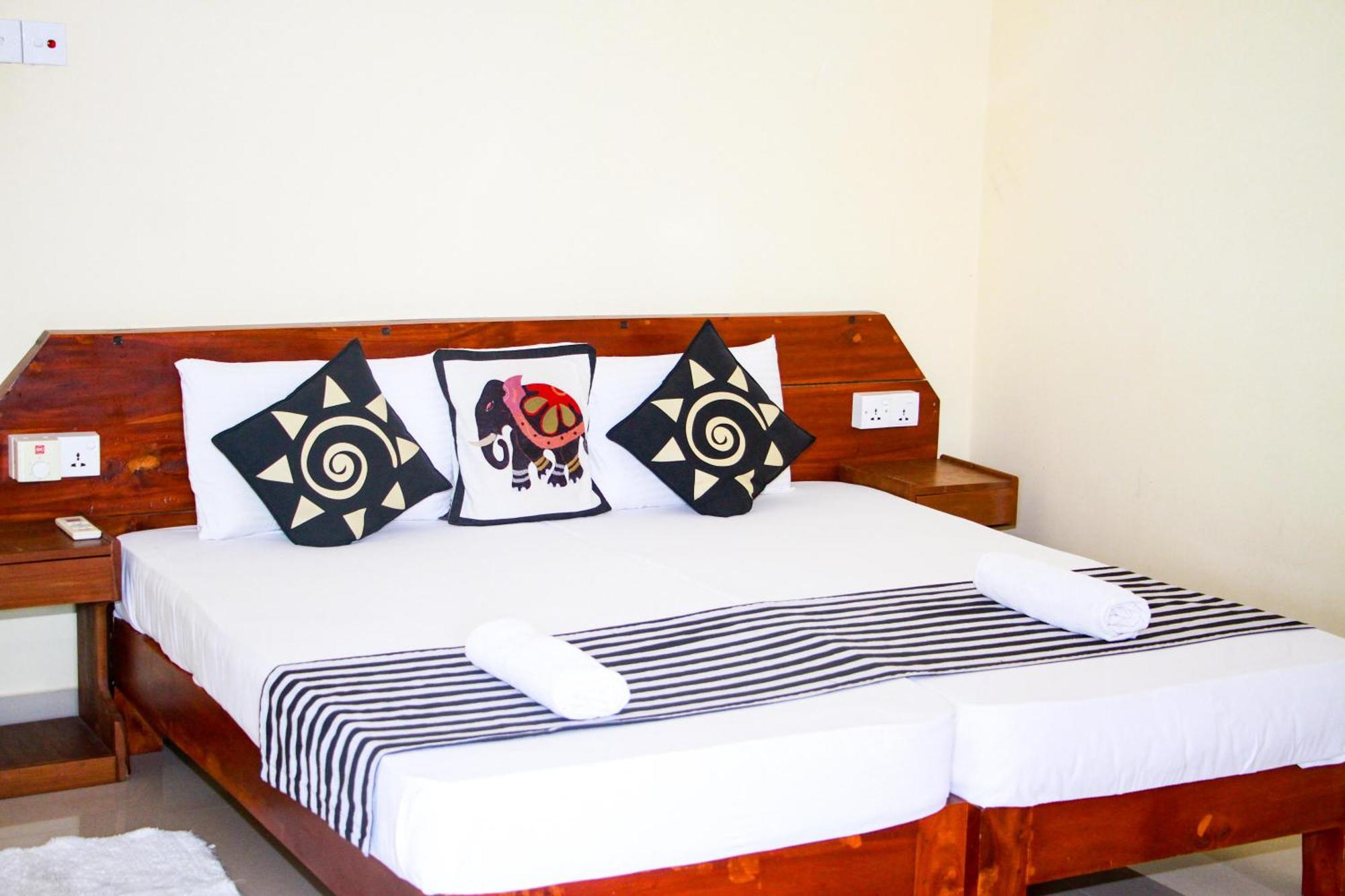 Darshani Lodge Сігірія Екстер'єр фото