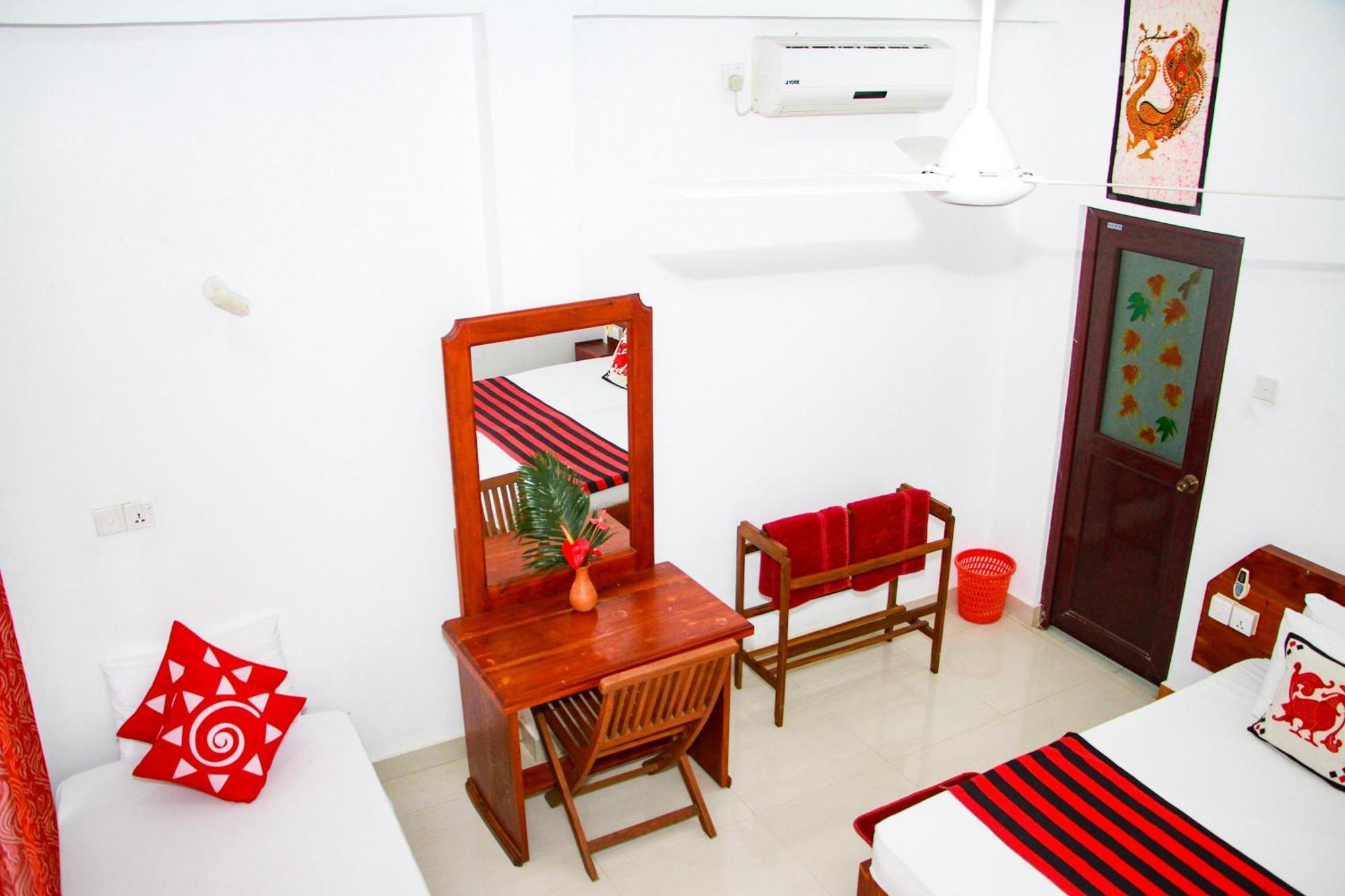 Darshani Lodge Сігірія Екстер'єр фото